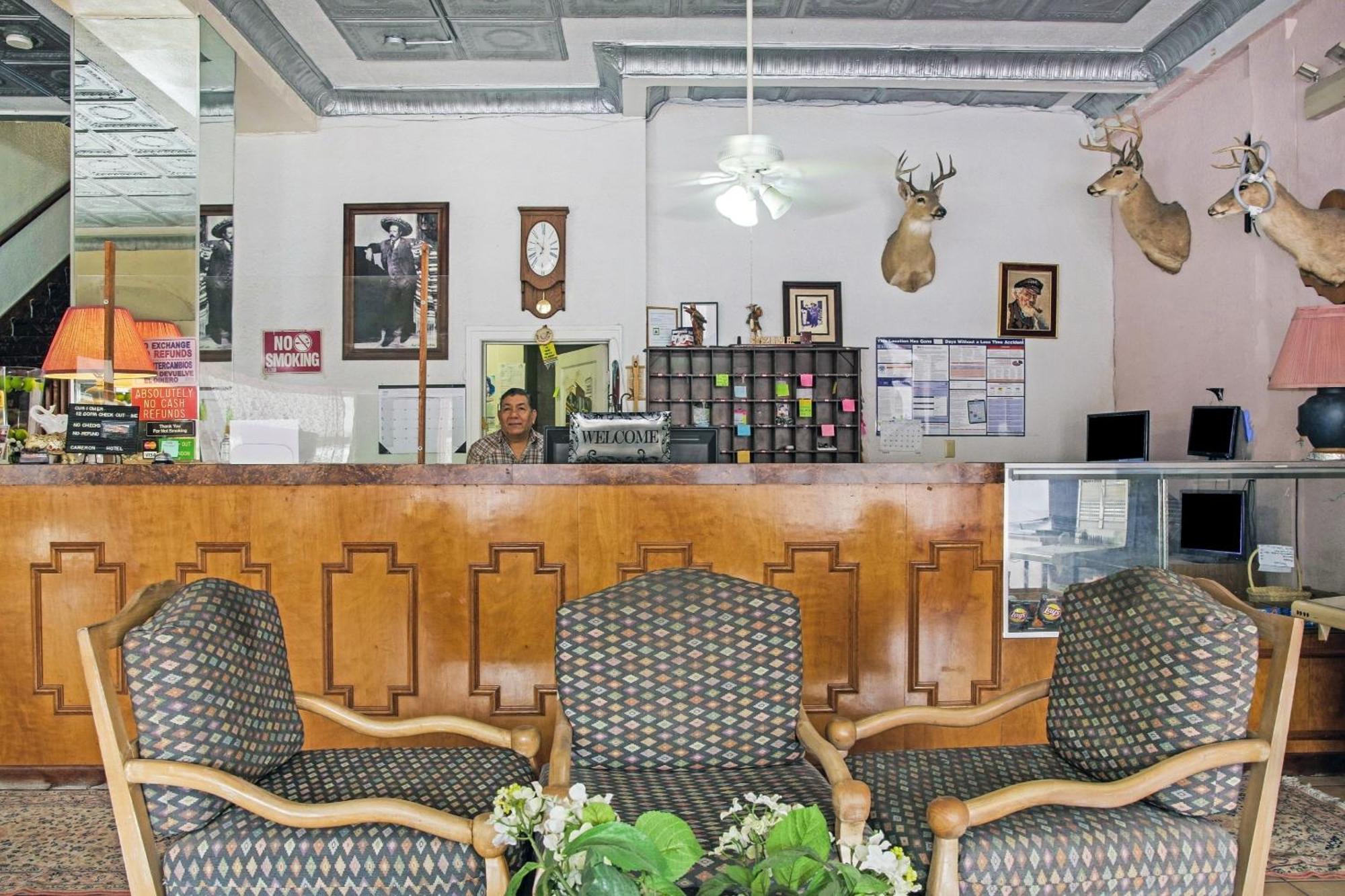 Oyo Historic Cameron Hotel Brownsville I-69E Zewnętrze zdjęcie
