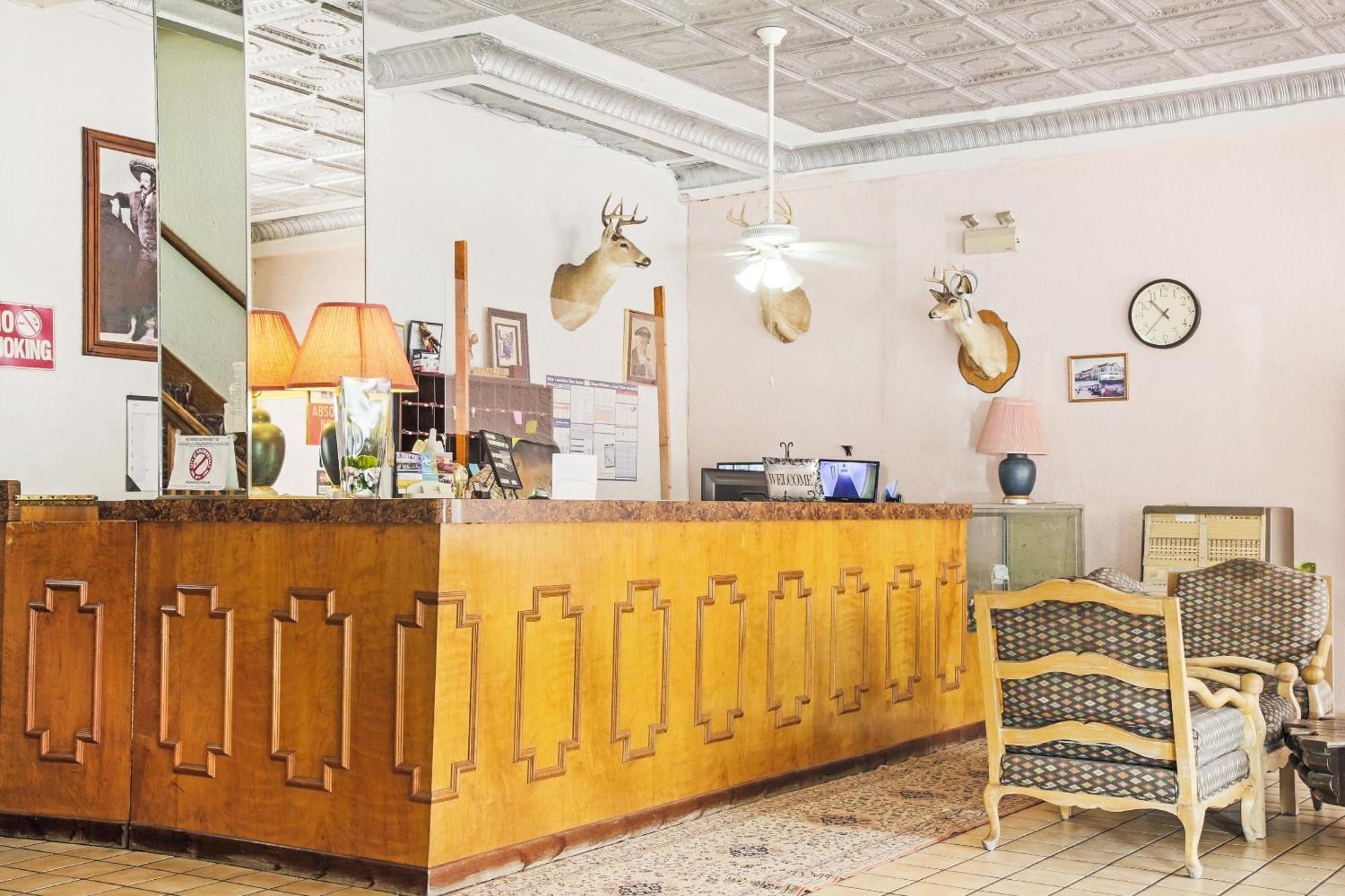 Oyo Historic Cameron Hotel Brownsville I-69E Zewnętrze zdjęcie